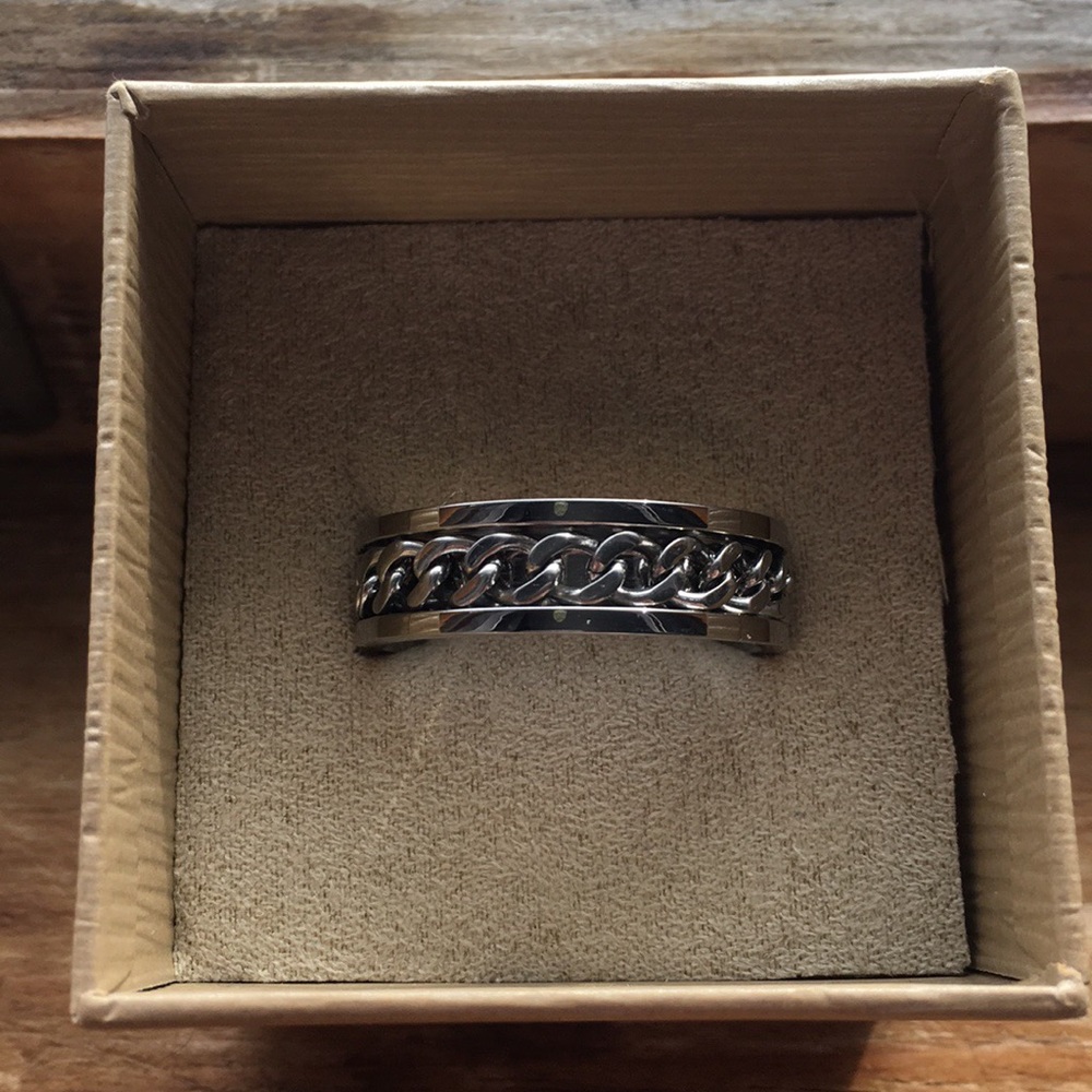 NWT*Mens silver chainlink spinner ring. (1 of 2) - Picture 8 of 8